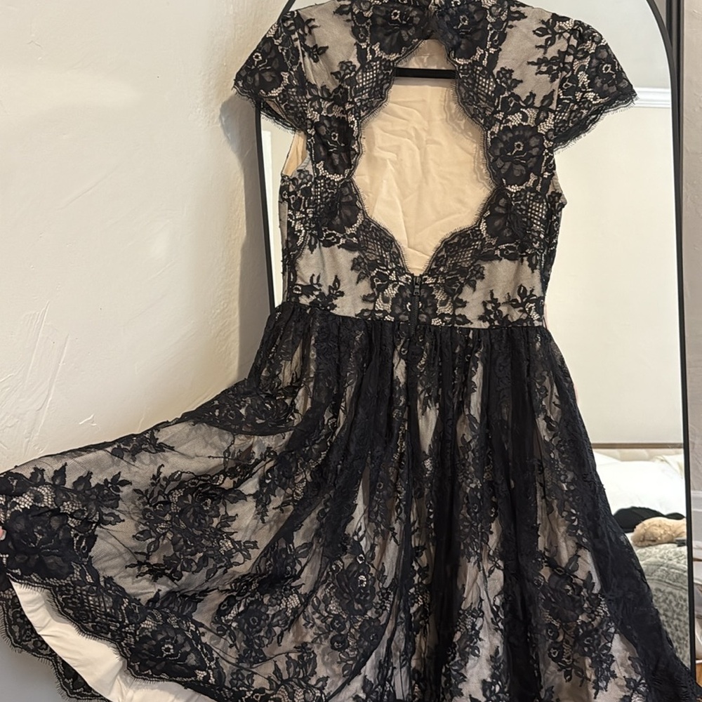 Alice + Olivia Black Lace High Neck Open Back Dress - Picture 5 of 6